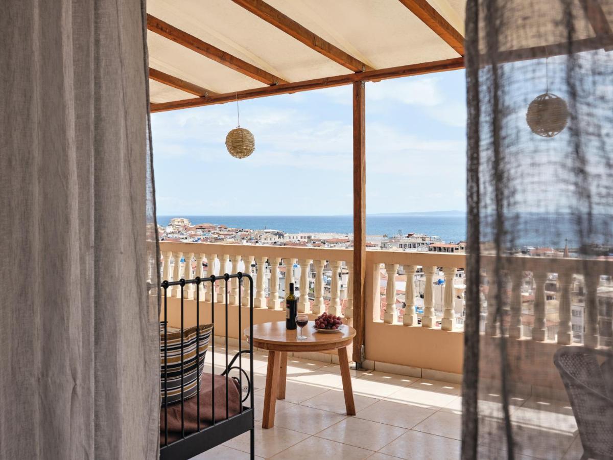 Three Graces Apartment
