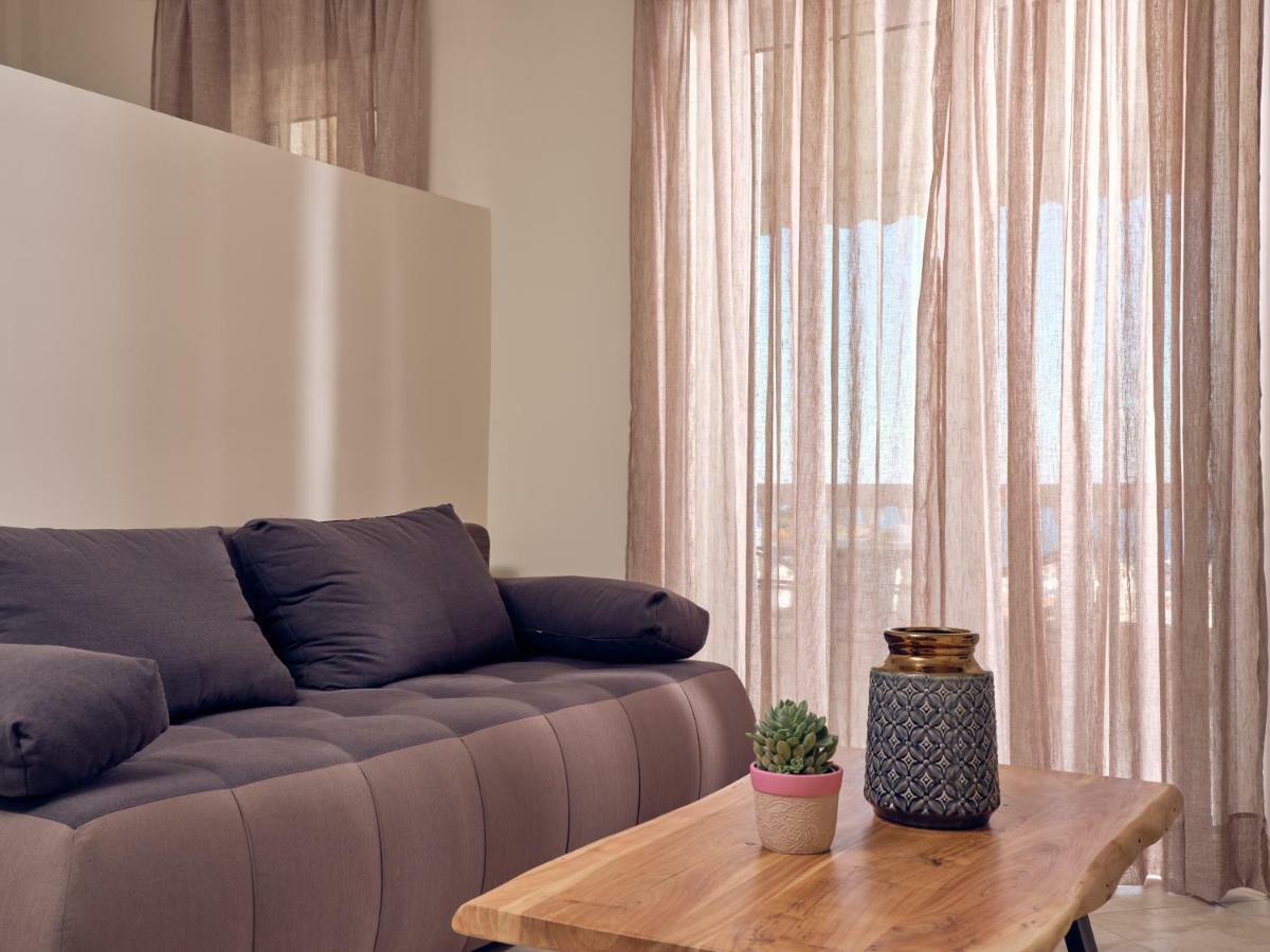 Three Graces Apartment